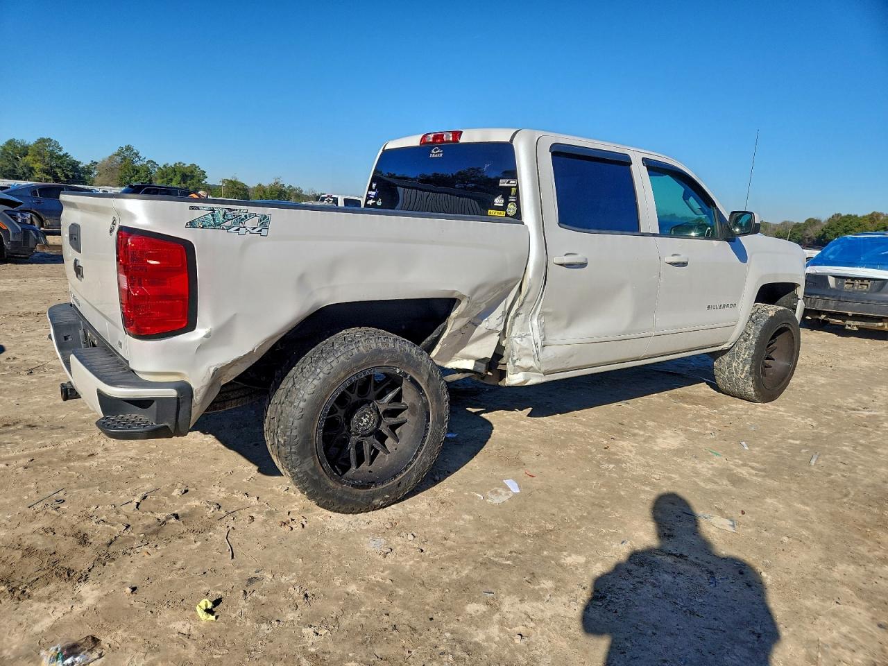 2017 CHEVROLET SILVERADO K1500 LT photo 3