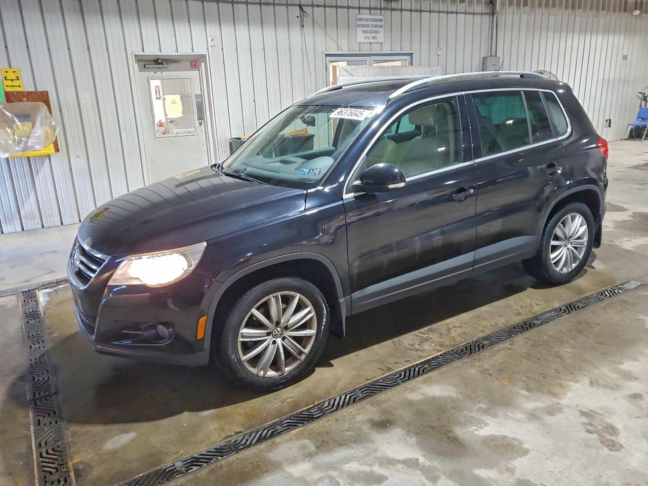 2011 VOLKSWAGEN TIGUAN