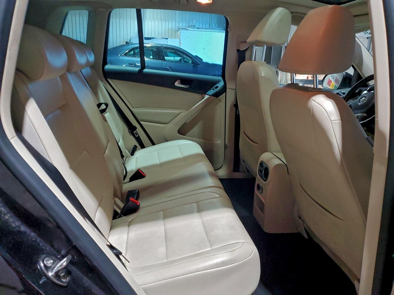 2011 VOLKSWAGEN TIGUAN S photo 11