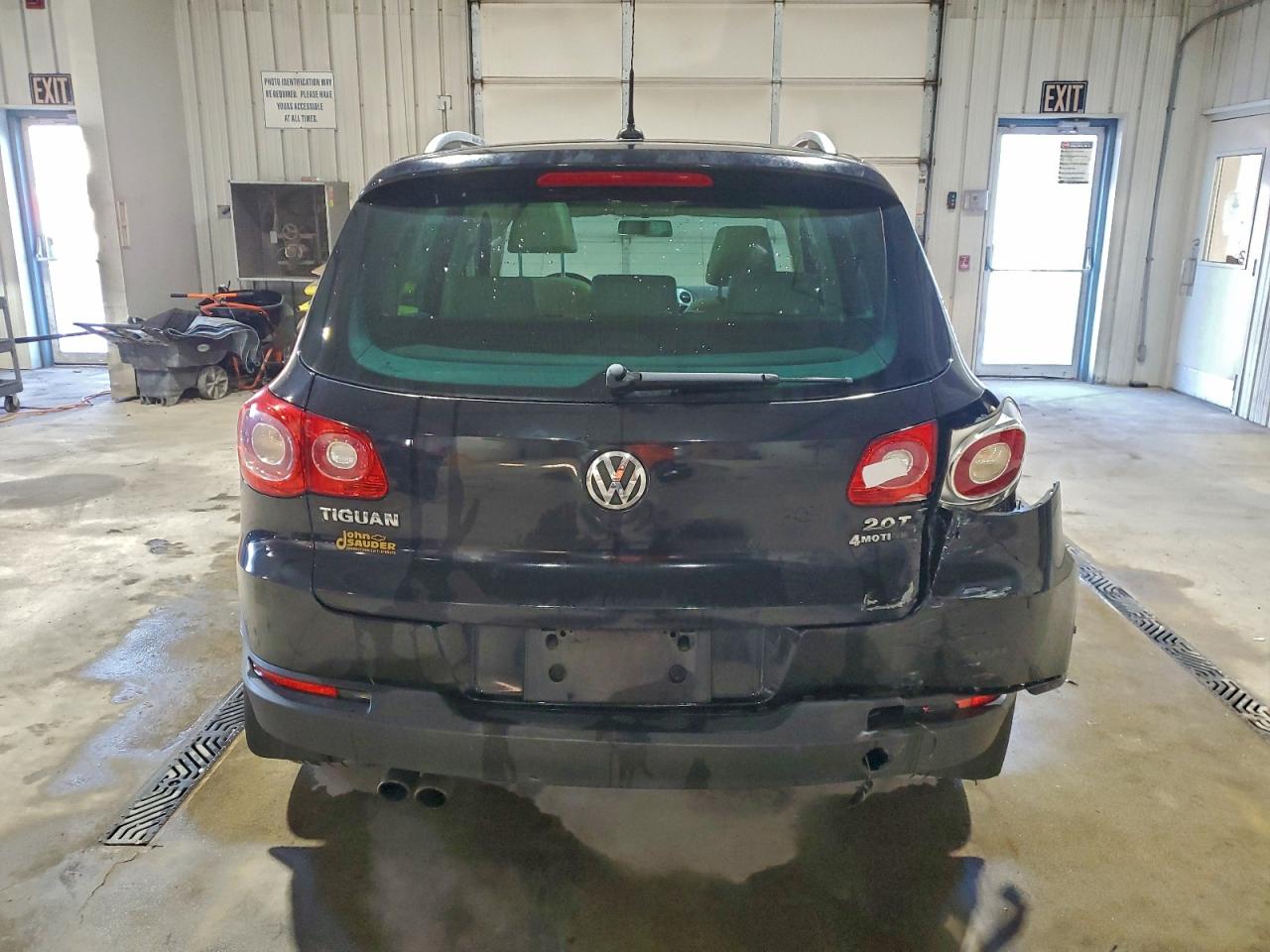 2011 VOLKSWAGEN TIGUAN S photo 6