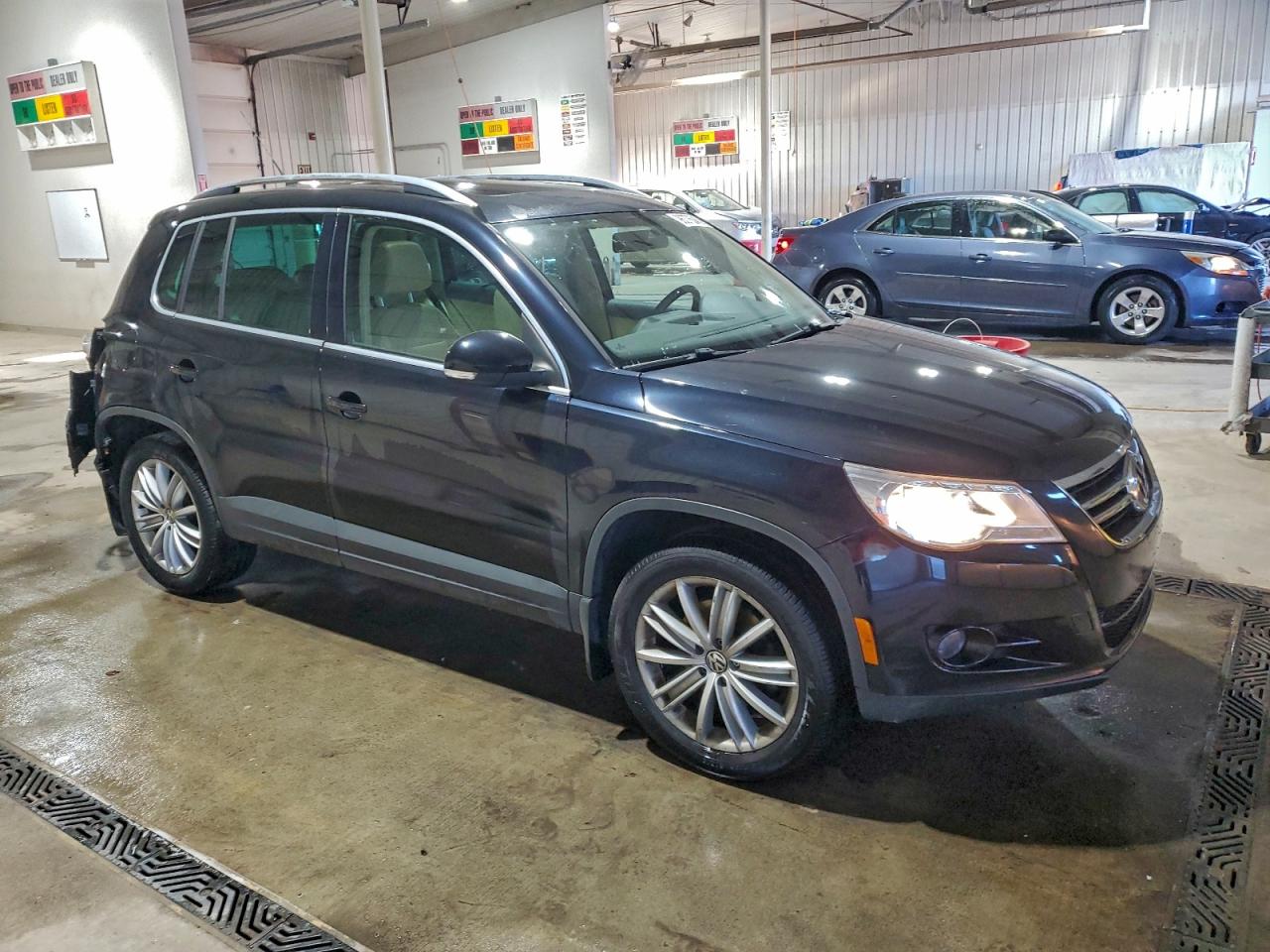 2011 VOLKSWAGEN TIGUAN S photo 4
