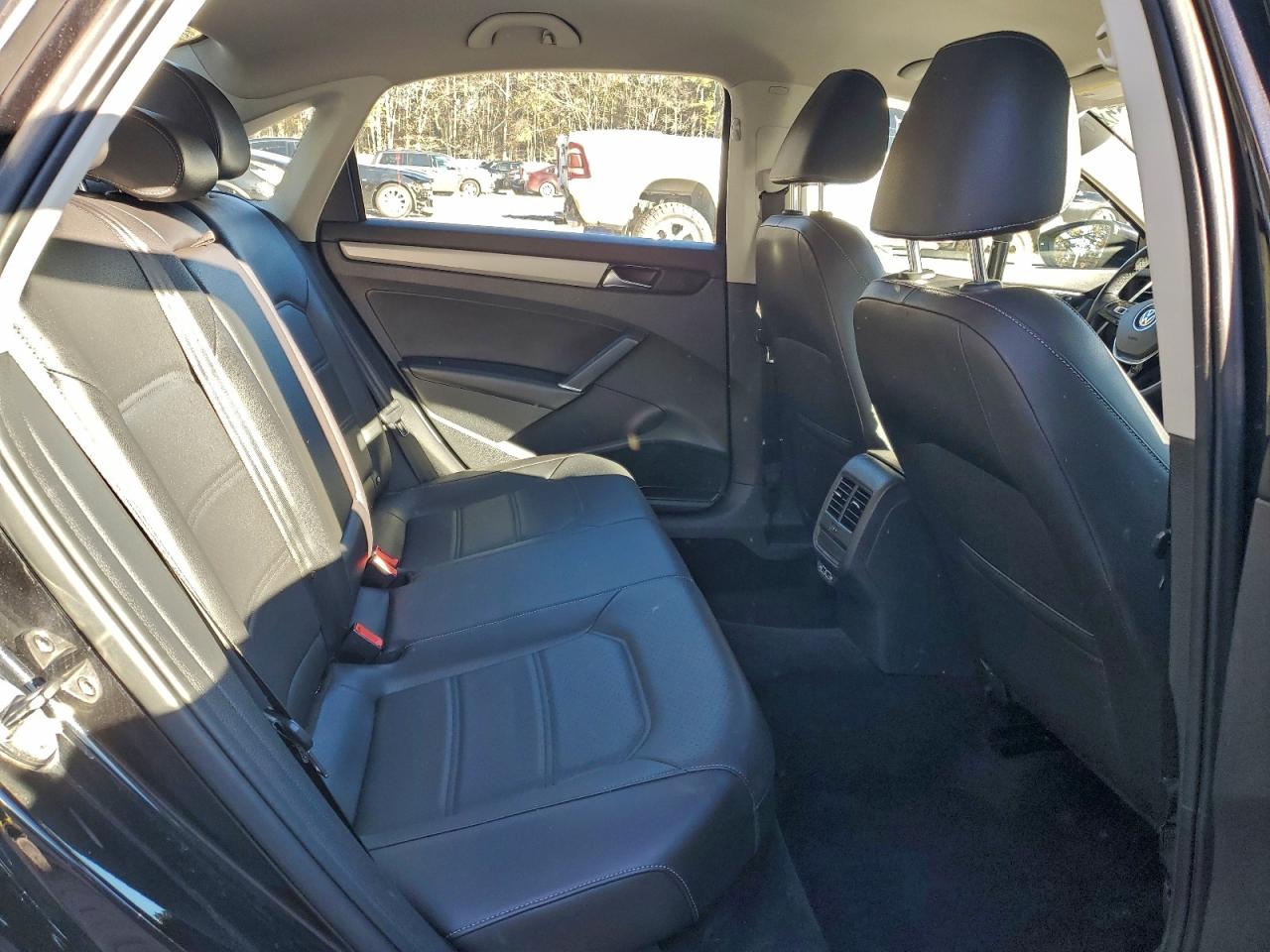 2020 VOLKSWAGEN PASSAT SE photo 10
