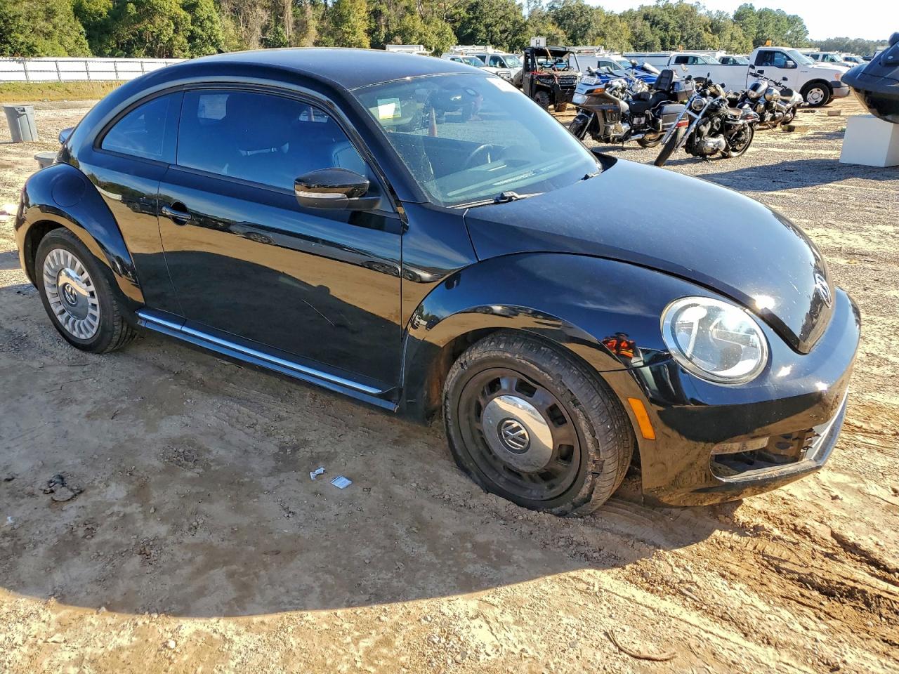2016 VOLKSWAGEN BEETLE SE photo 4