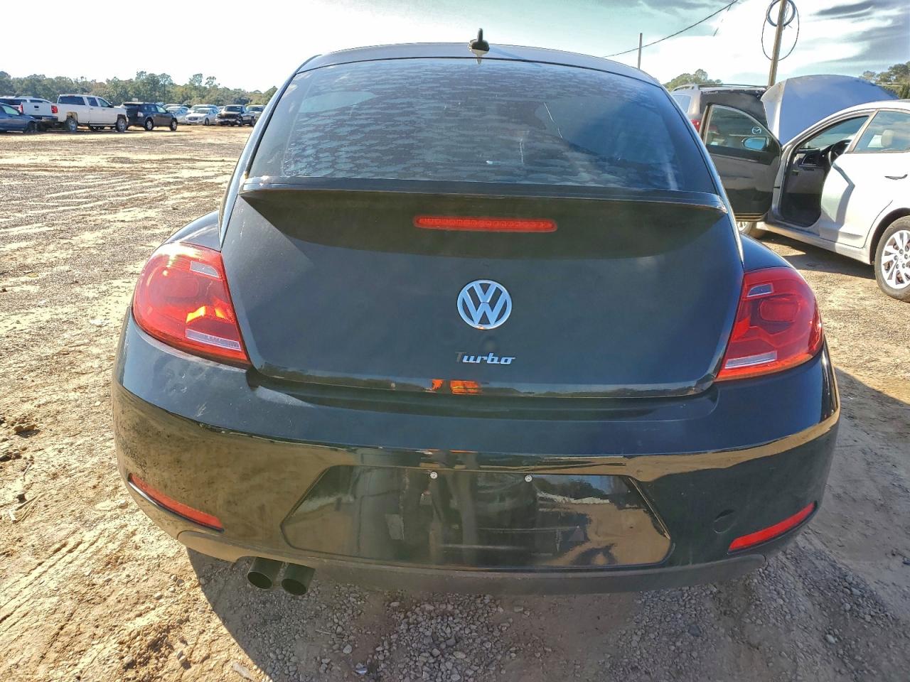 2016 VOLKSWAGEN BEETLE SE photo 6