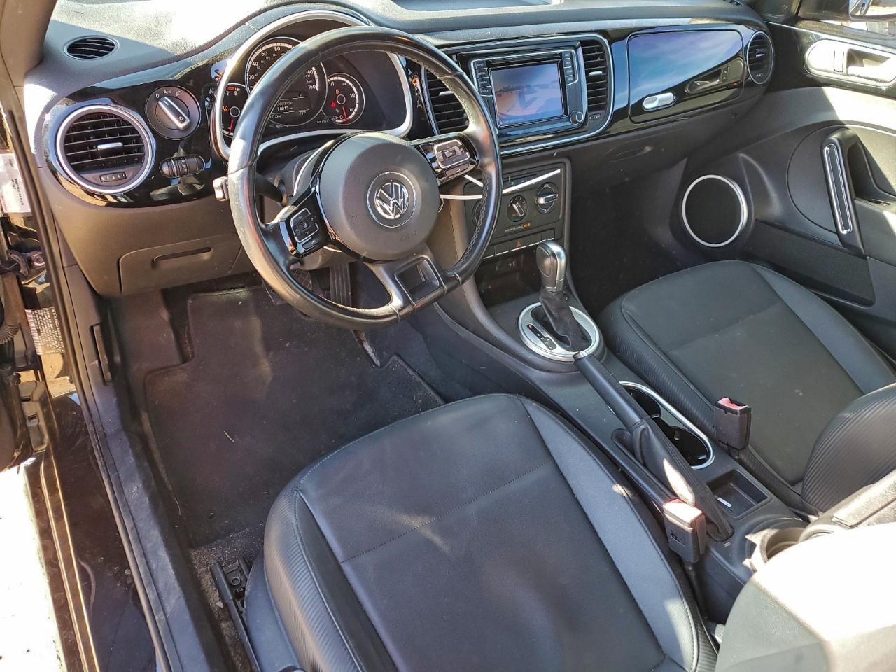 2016 VOLKSWAGEN BEETLE SE photo 8