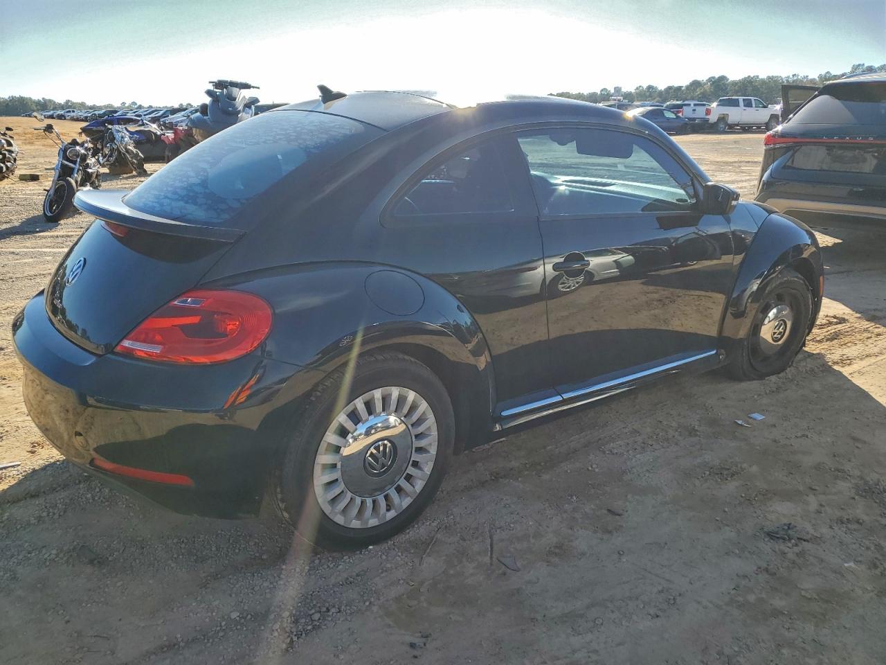 2016 VOLKSWAGEN BEETLE SE photo 3