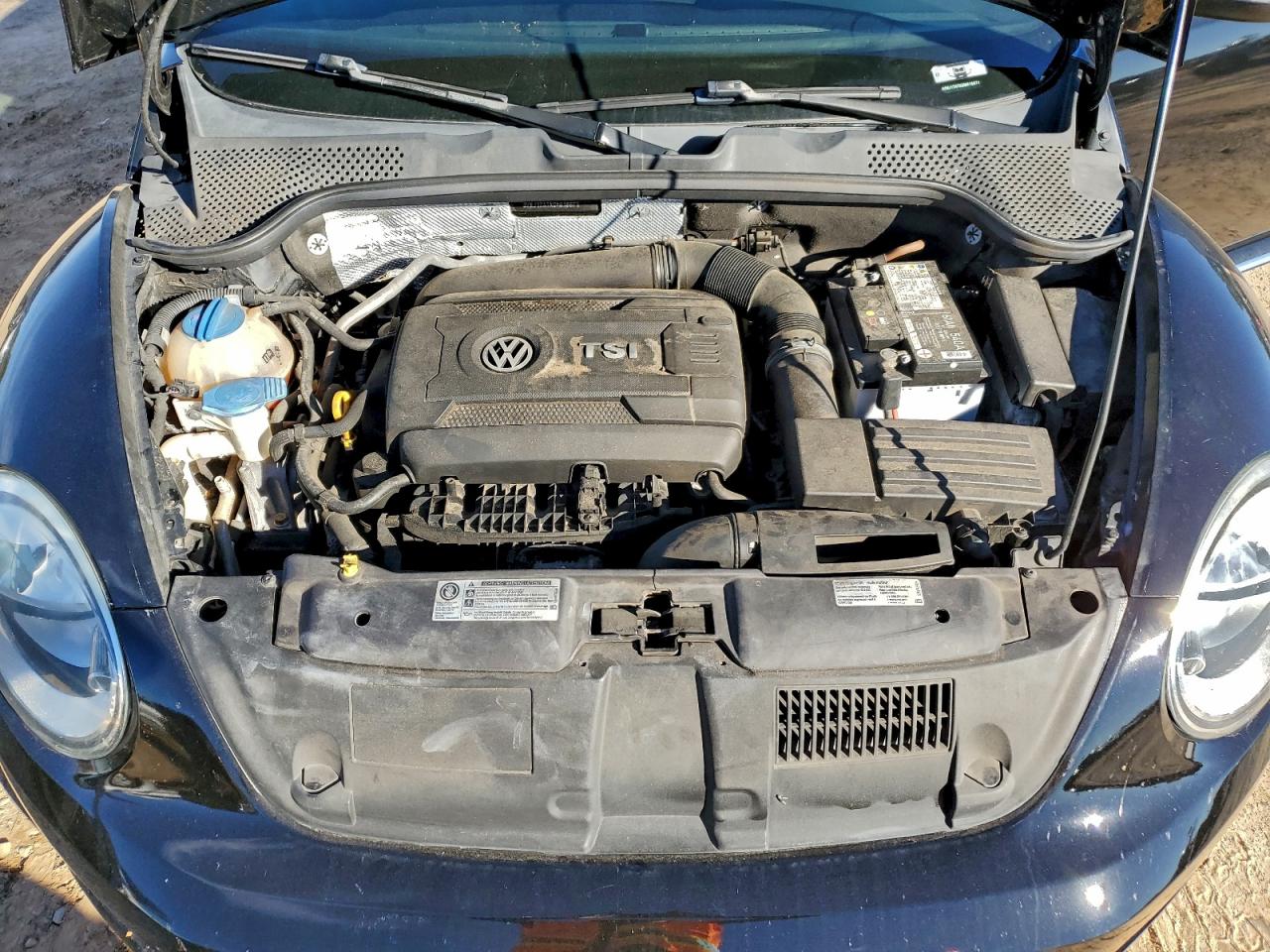 2016 VOLKSWAGEN BEETLE SE photo 11