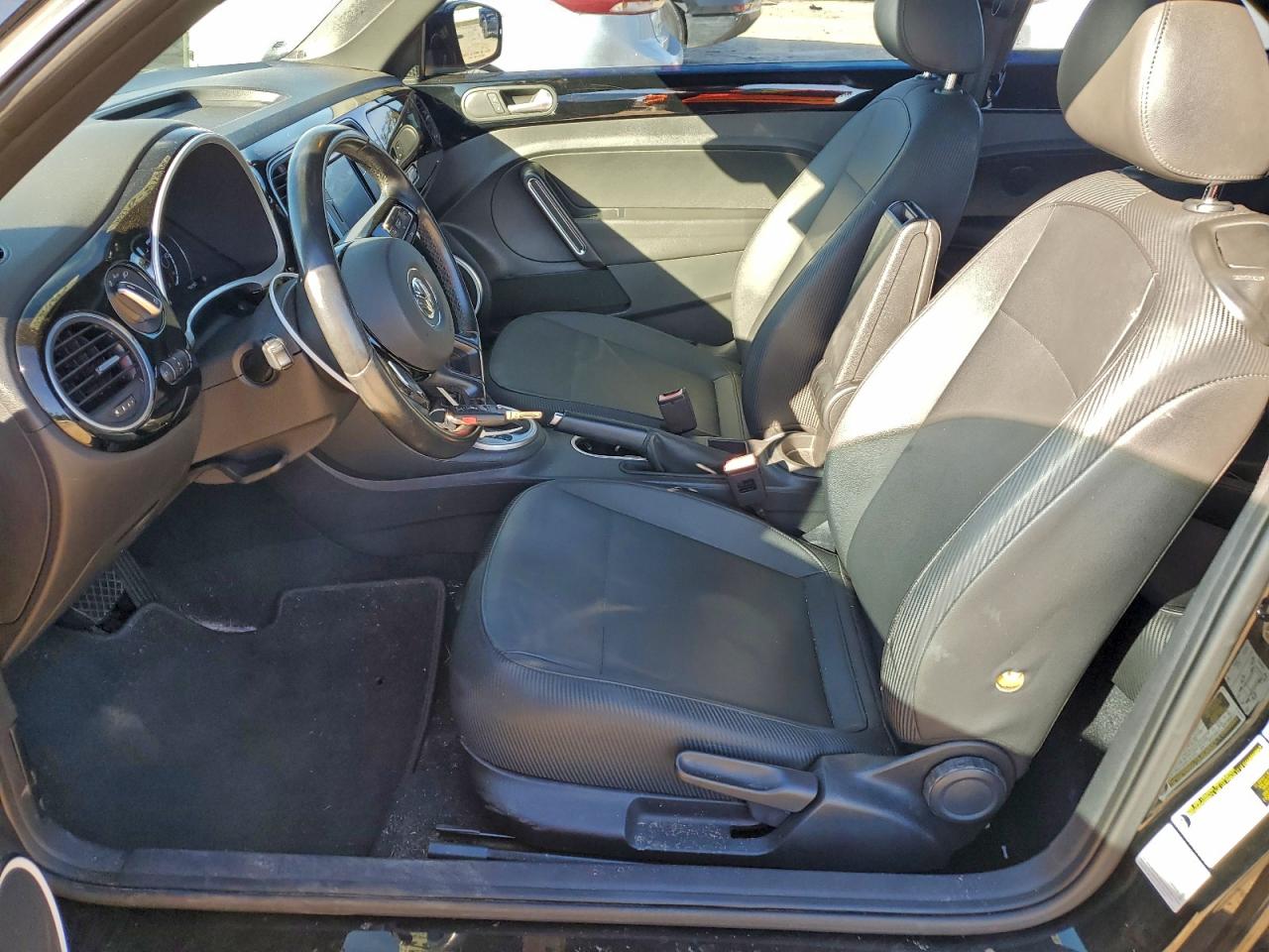 2016 VOLKSWAGEN BEETLE SE photo 7