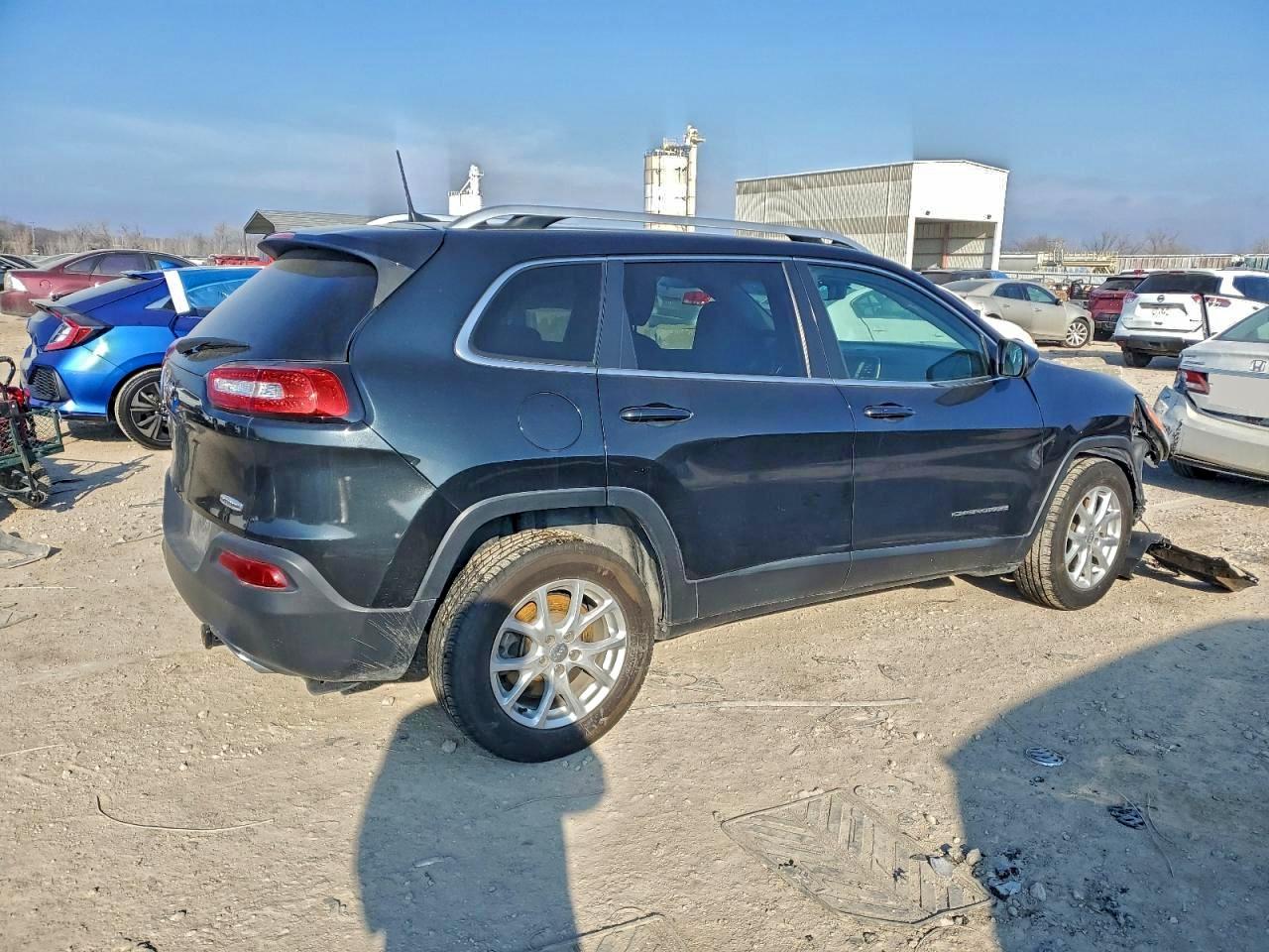 2016 JEEP CHEROKEE LATITUDE photo 3