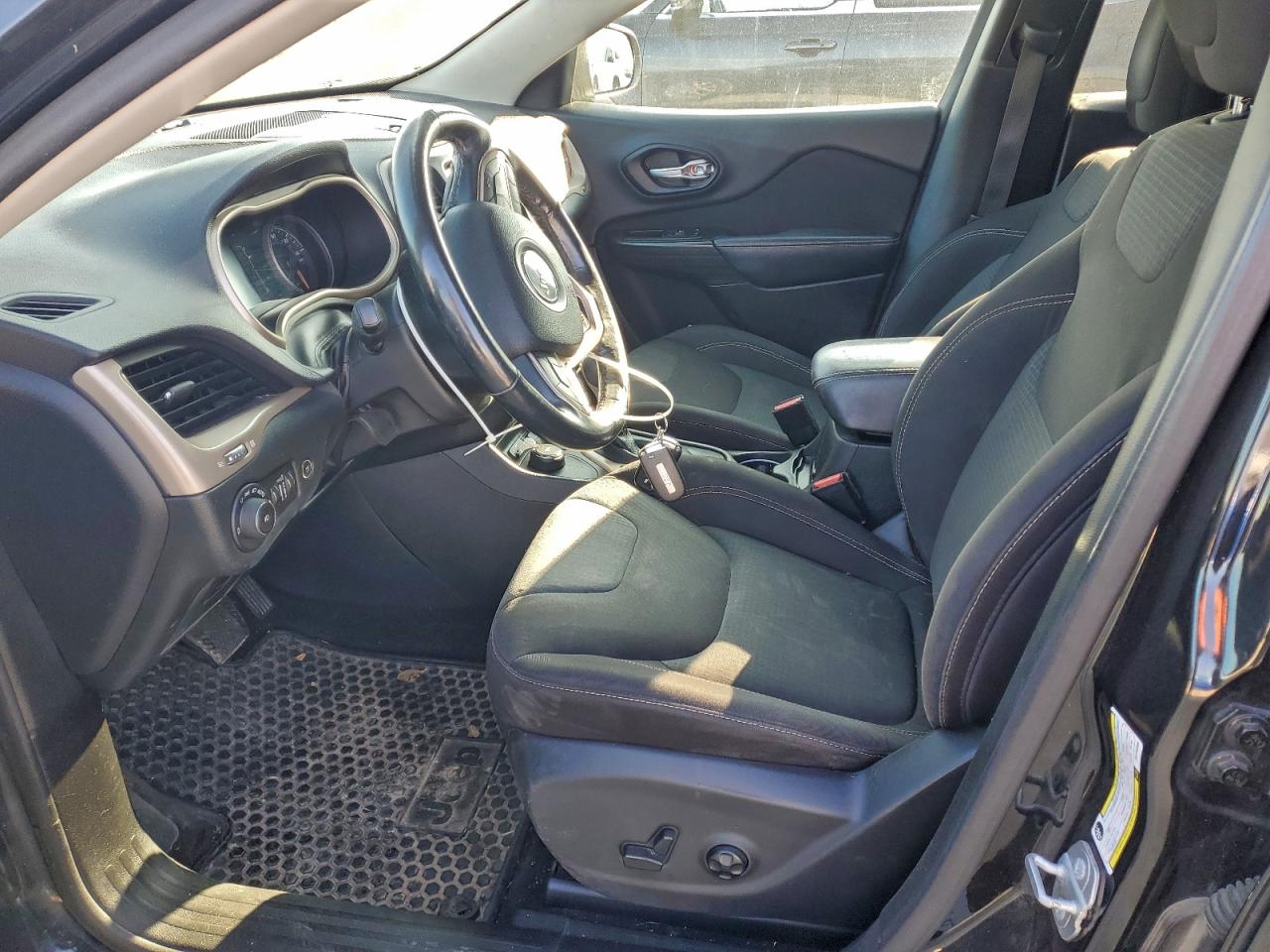 2016 JEEP CHEROKEE LATITUDE photo 7
