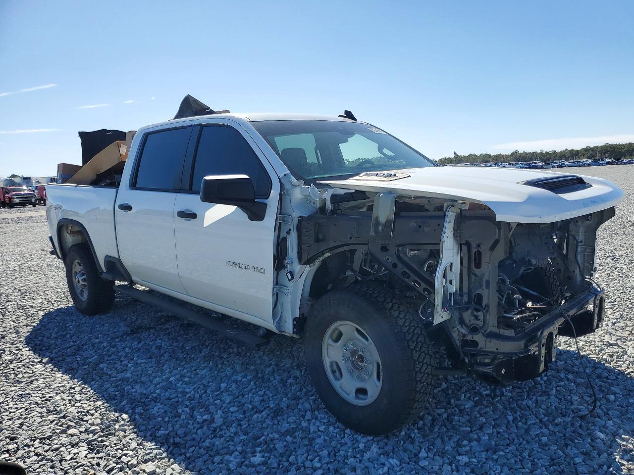 2024 CHEVROLET SILVERADO K2500 HEAVY DUTY photo 4