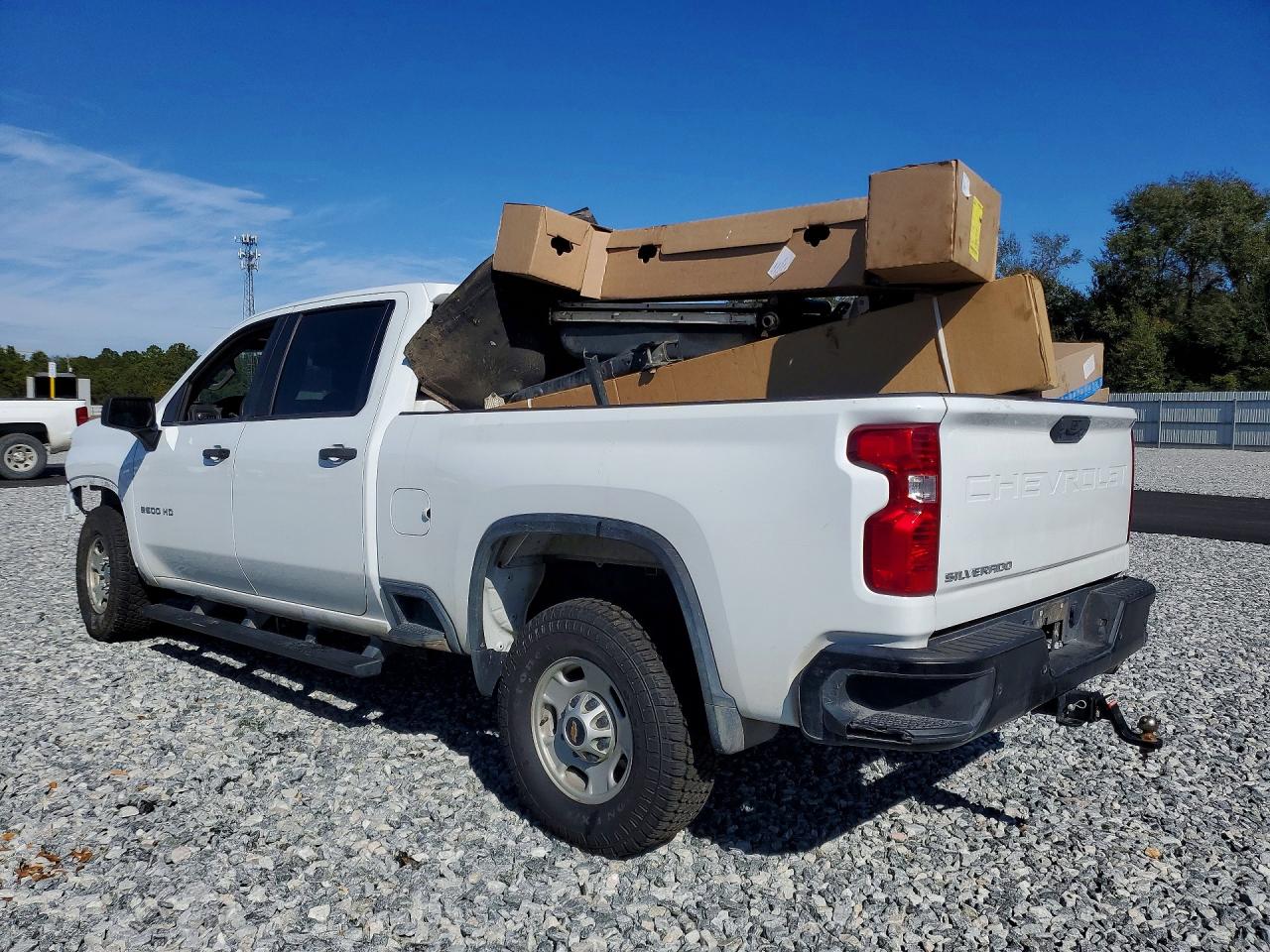 2024 CHEVROLET SILVERADO K2500 HEAVY DUTY photo 2