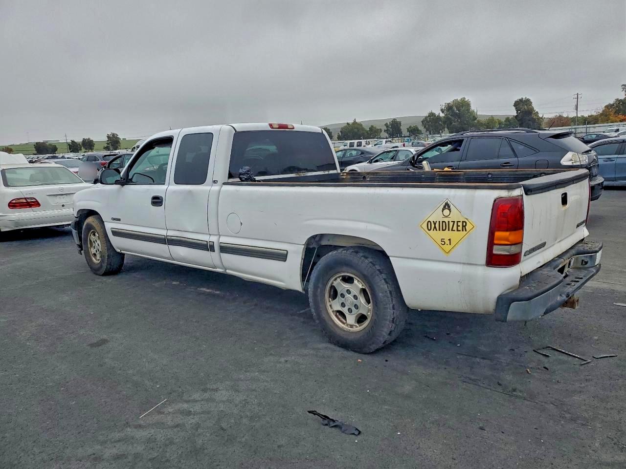 2002 CHEVROLET SILVERADO C1500 photo 2