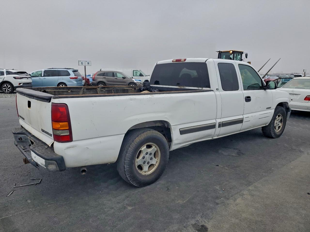 2002 CHEVROLET SILVERADO C1500 photo 3