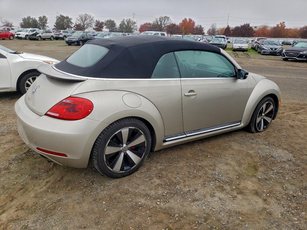 2013 VOLKSWAGEN BEETLE TURBO photo 3