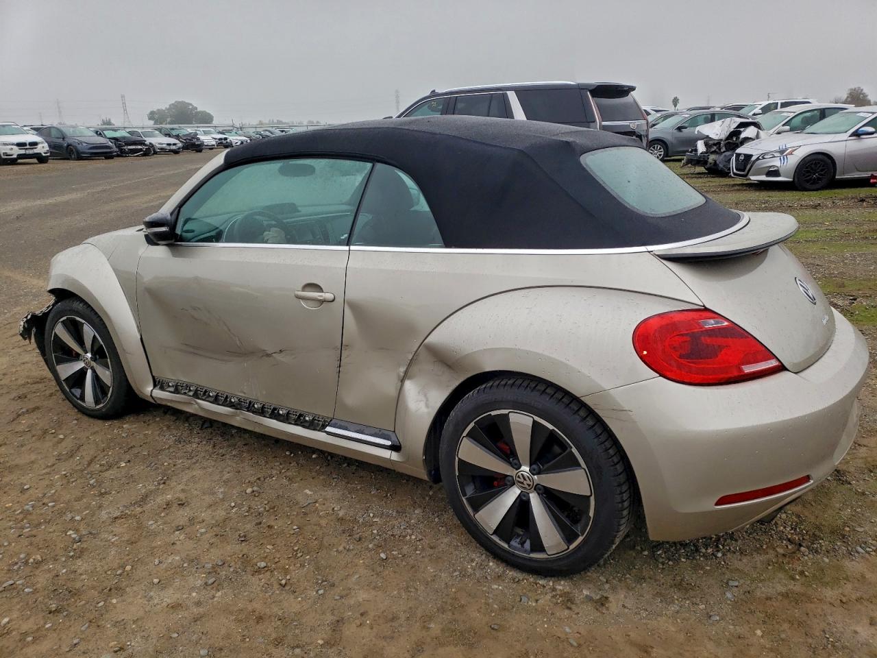 2013 VOLKSWAGEN BEETLE TURBO photo 2