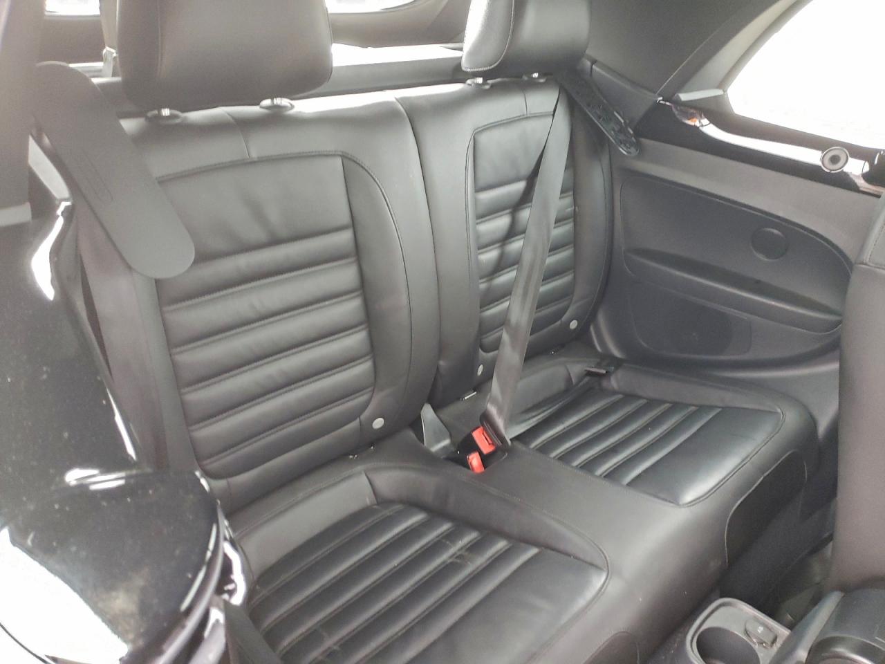 2013 VOLKSWAGEN BEETLE TURBO photo 10
