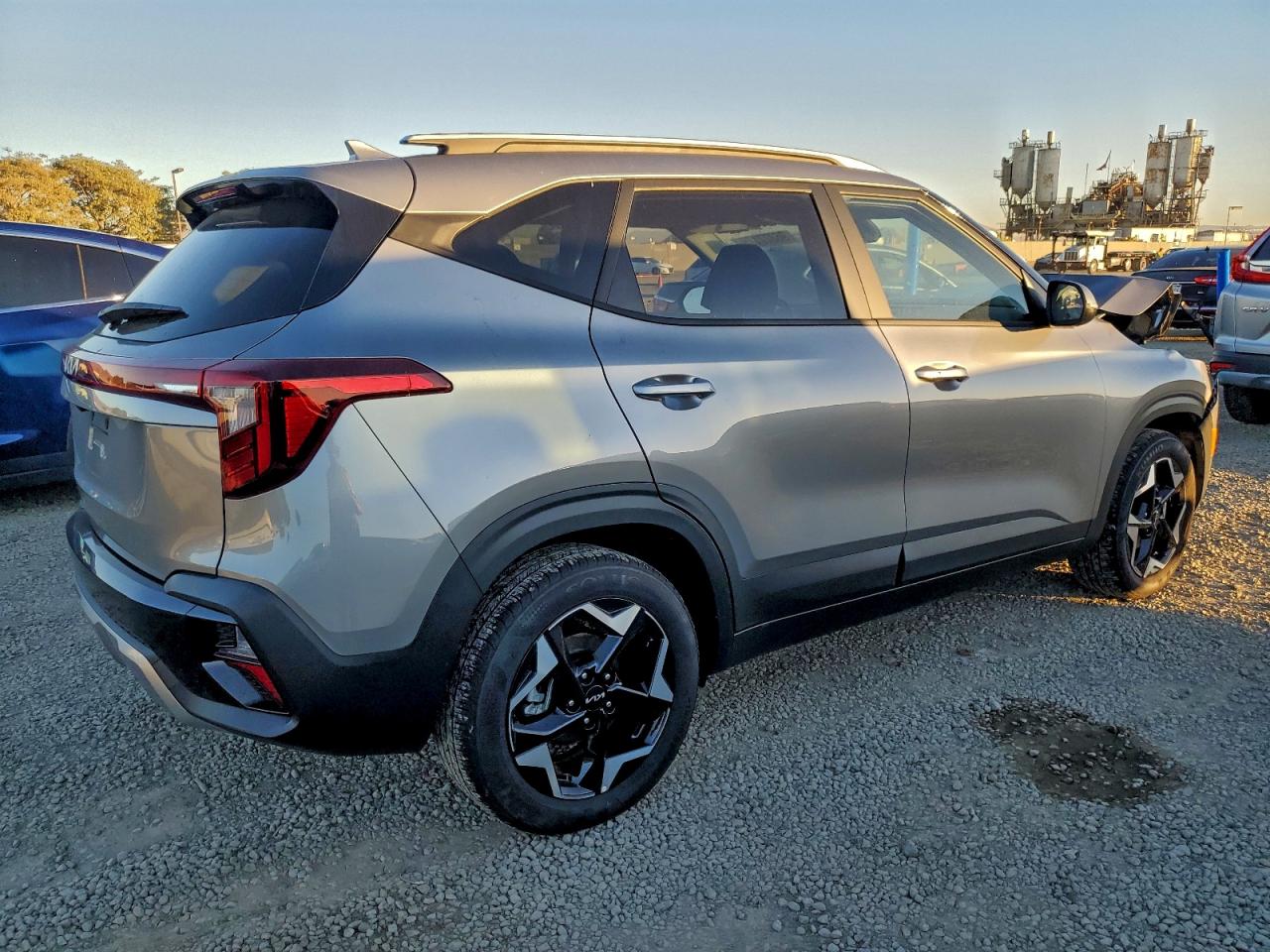2025 KIA SELTOS S photo 3