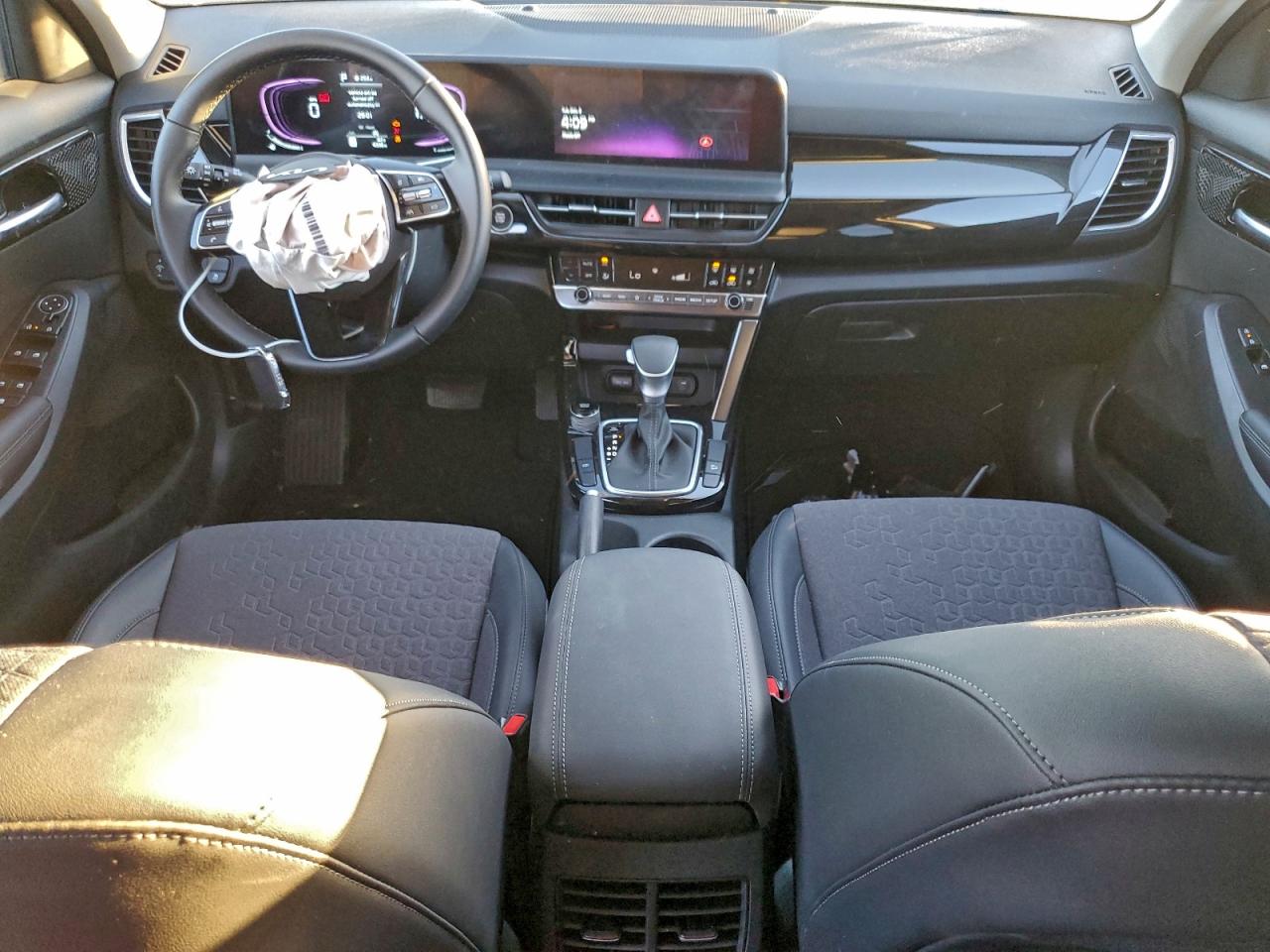 2025 KIA SELTOS S photo 8