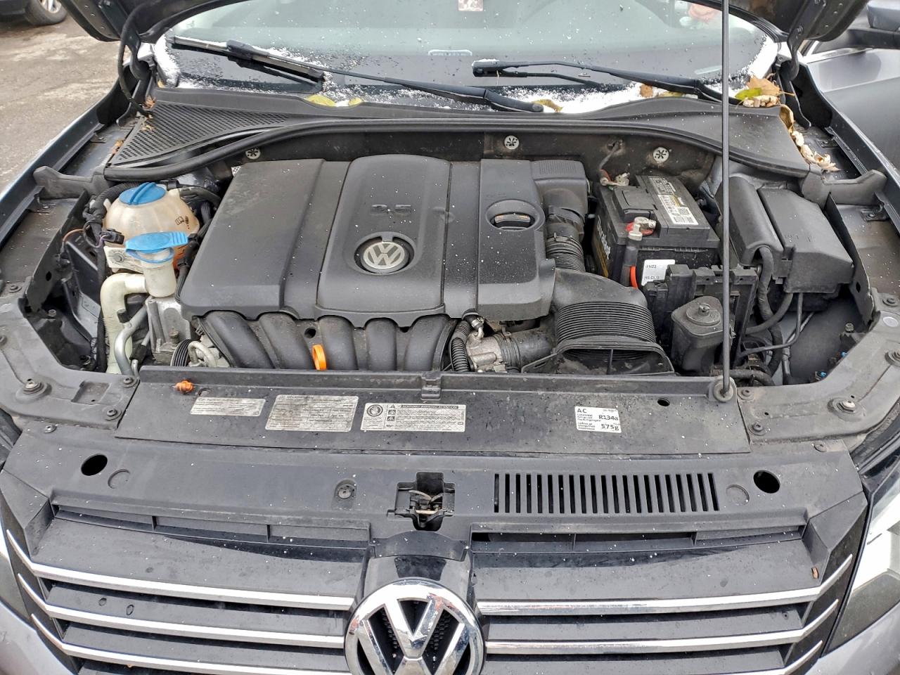 2012 VOLKSWAGEN PASSAT SE photo 11