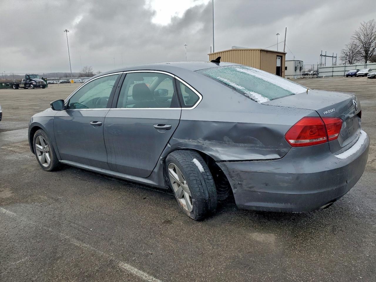 2012 VOLKSWAGEN PASSAT SE photo 2