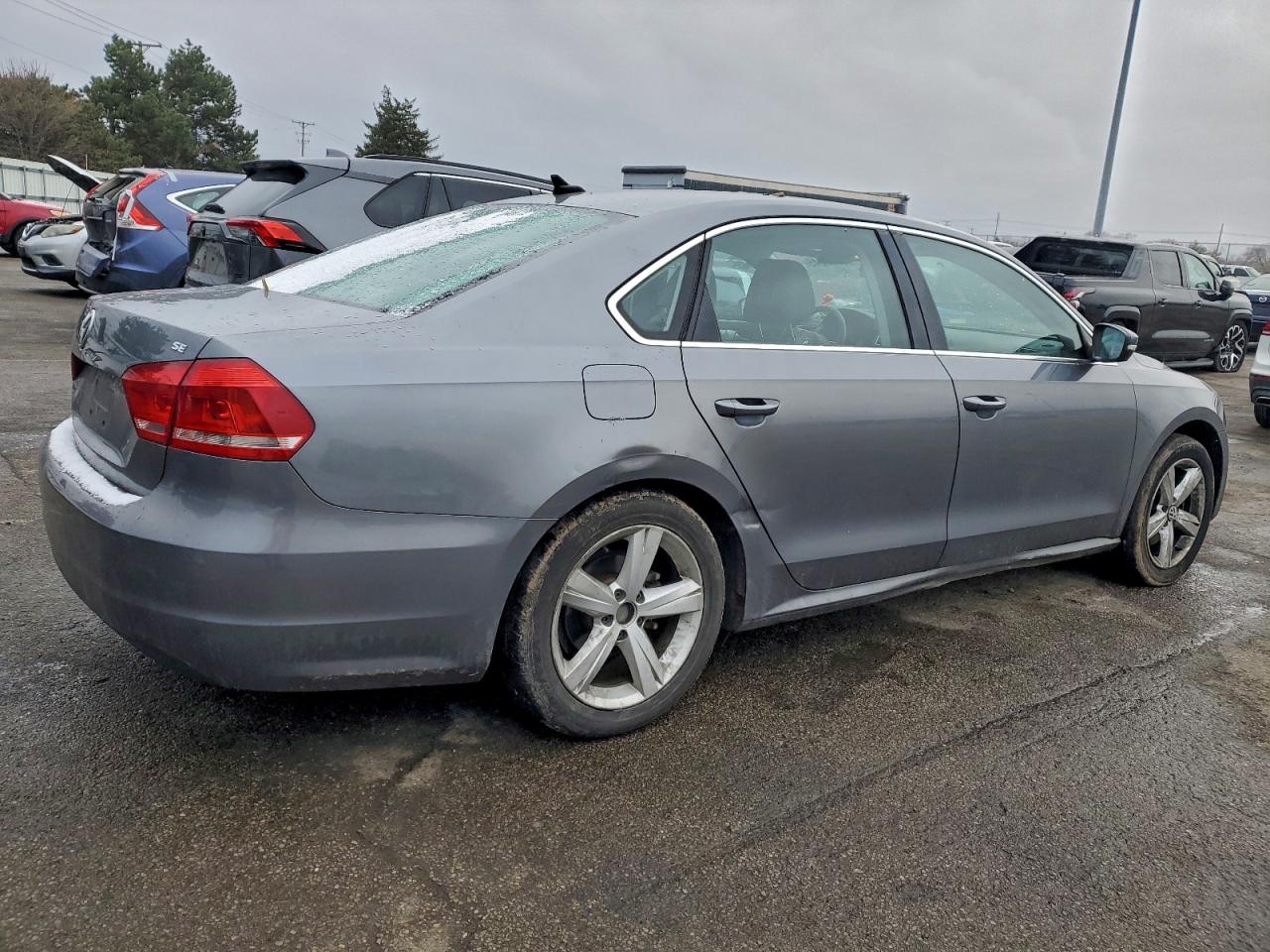 2012 VOLKSWAGEN PASSAT SE photo 3