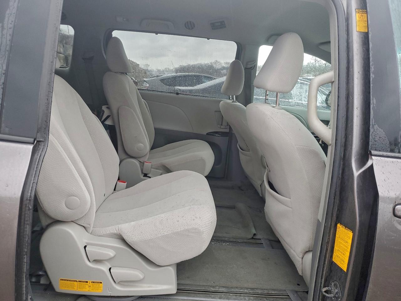 2014 TOYOTA SIENNA LE photo 11