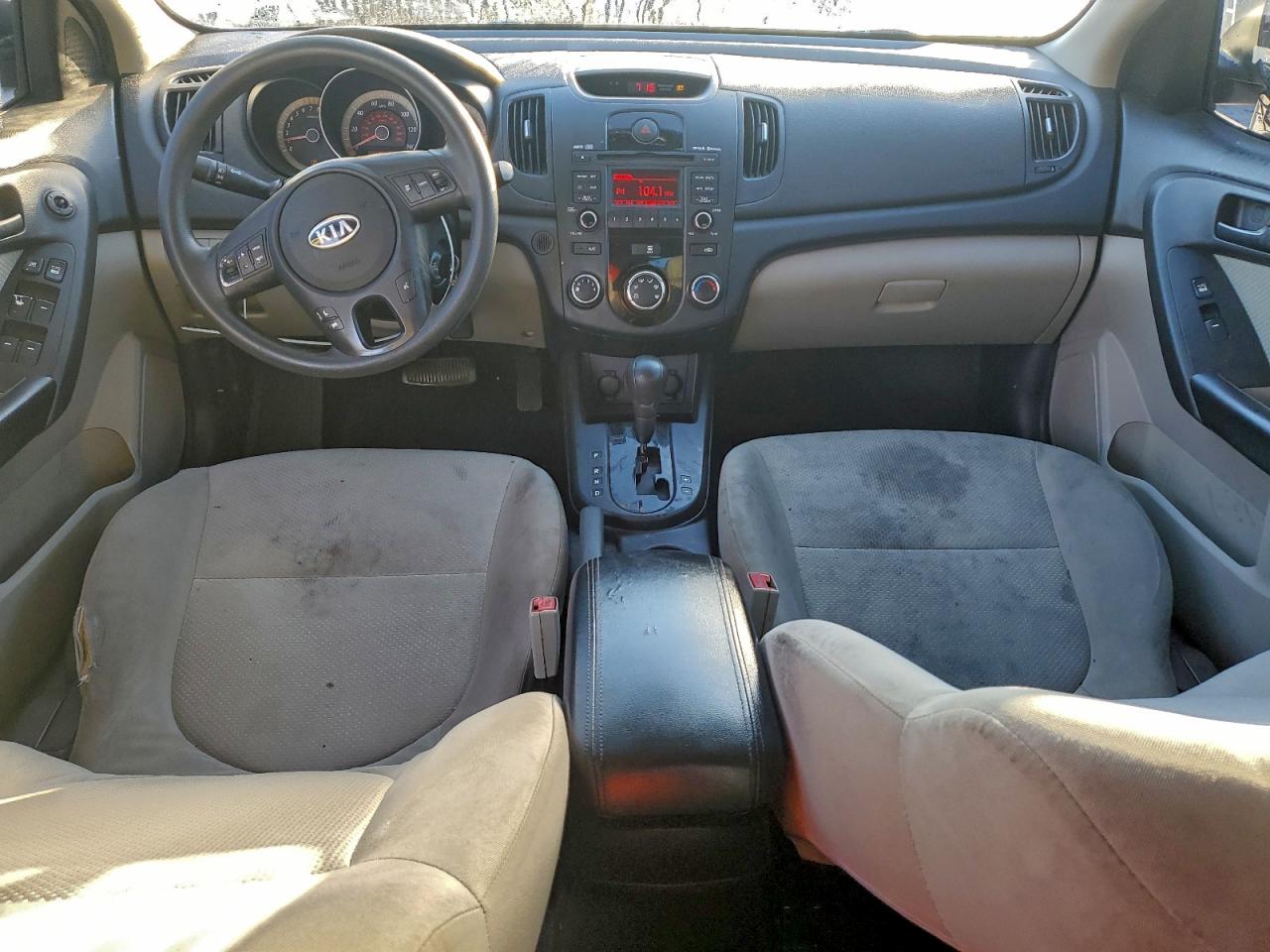 2010 KIA FORTE EX photo 8