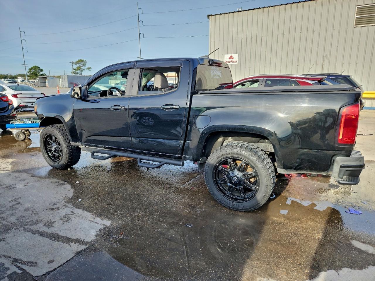 2019 CHEVROLET COLORADO photo 2