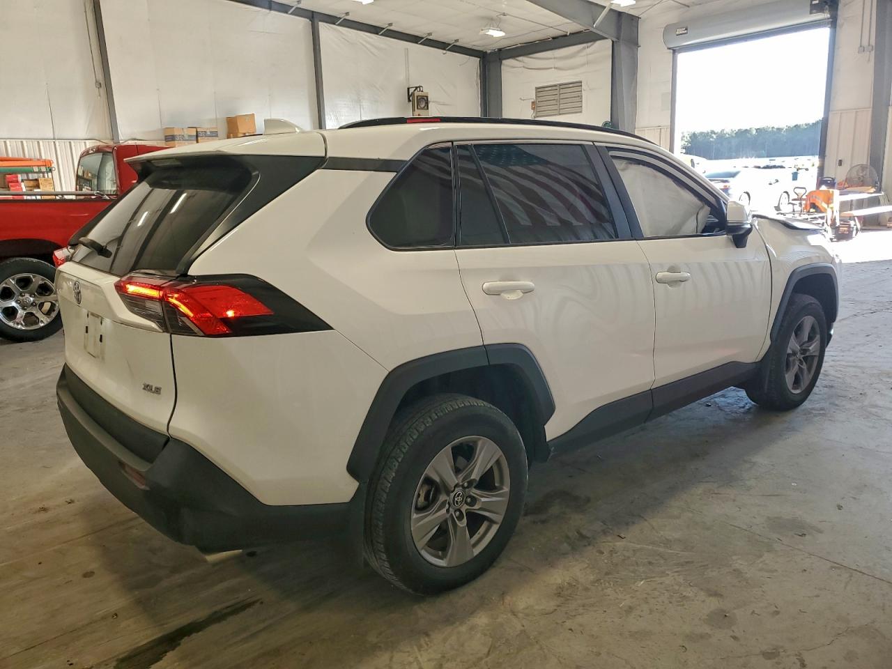 2024 TOYOTA RAV4 XLE photo 3