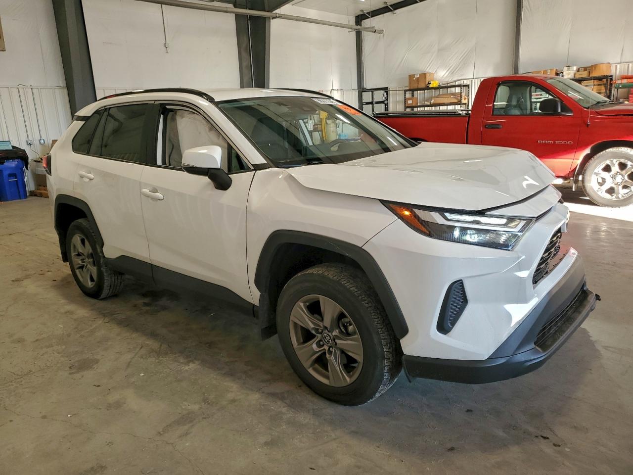 2024 TOYOTA RAV4 XLE photo 4