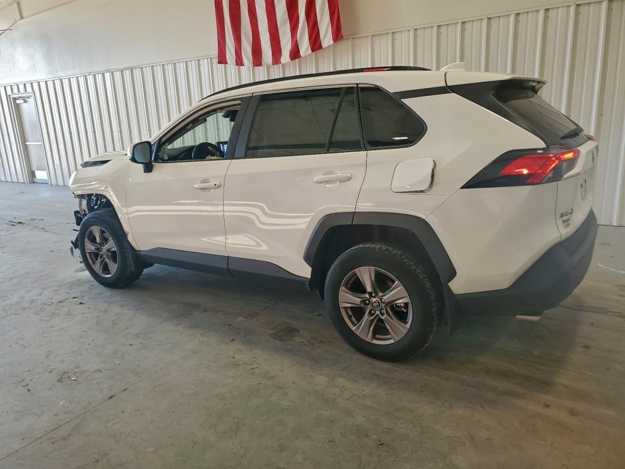 2024 TOYOTA RAV4 XLE photo 2
