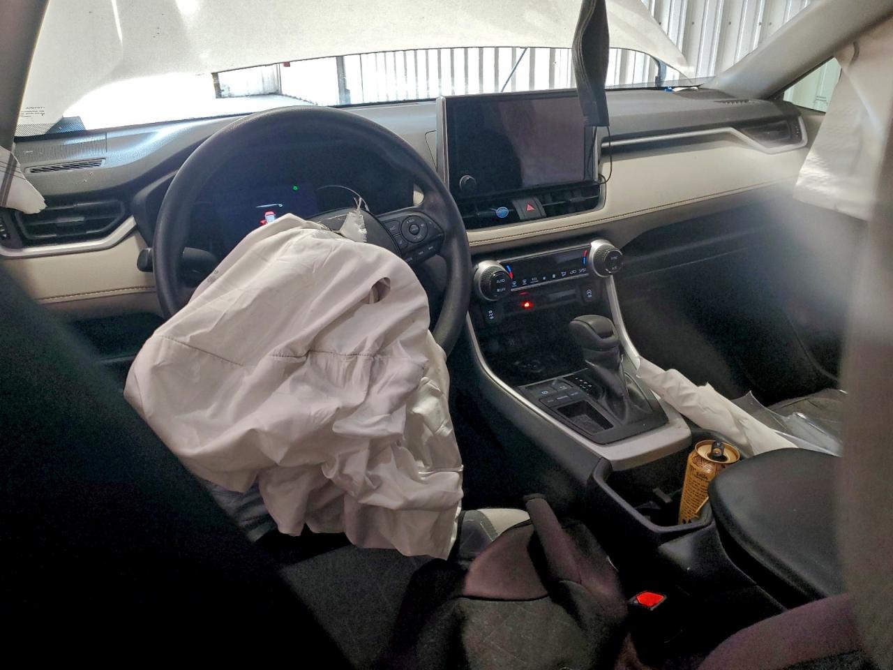 2024 TOYOTA RAV4 XLE photo 8