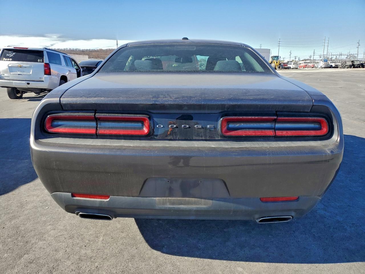 2016 DODGE CHALLENGER SXT photo 6