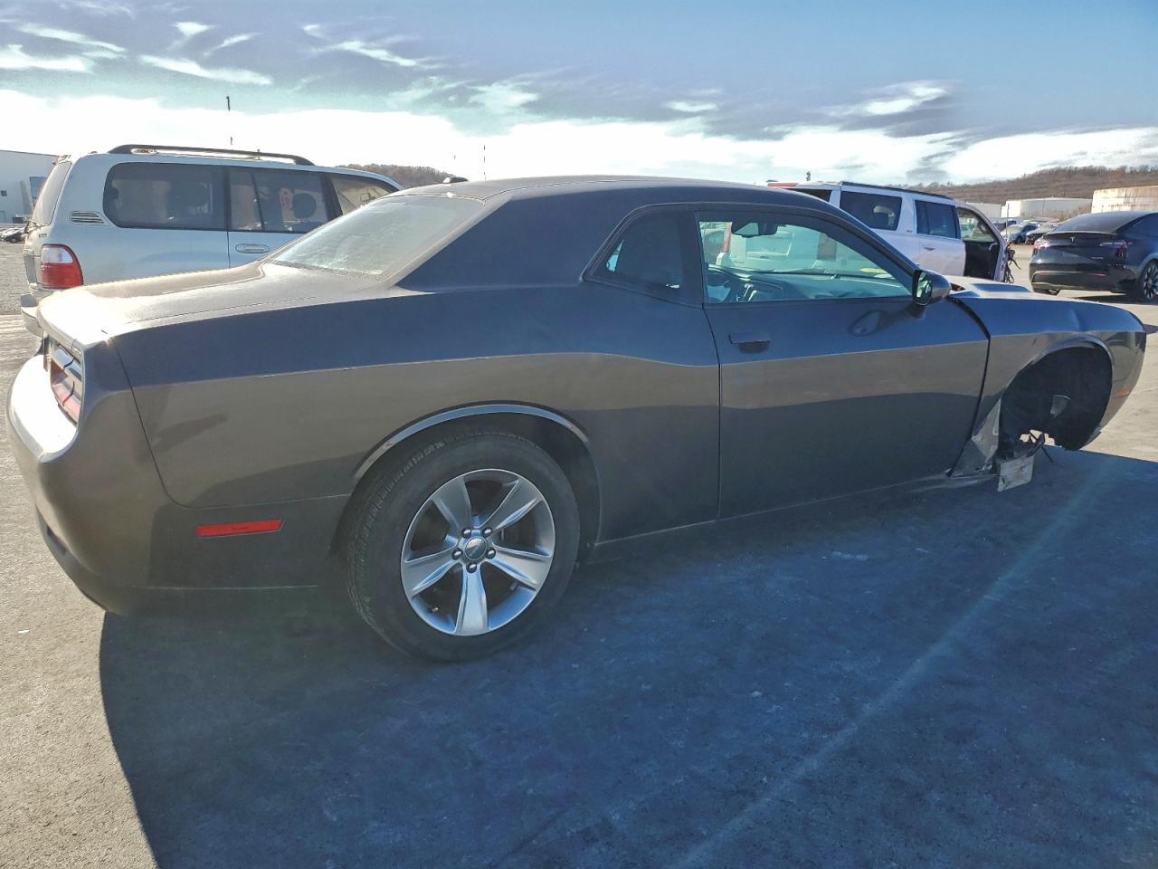 2016 DODGE CHALLENGER SXT photo 3