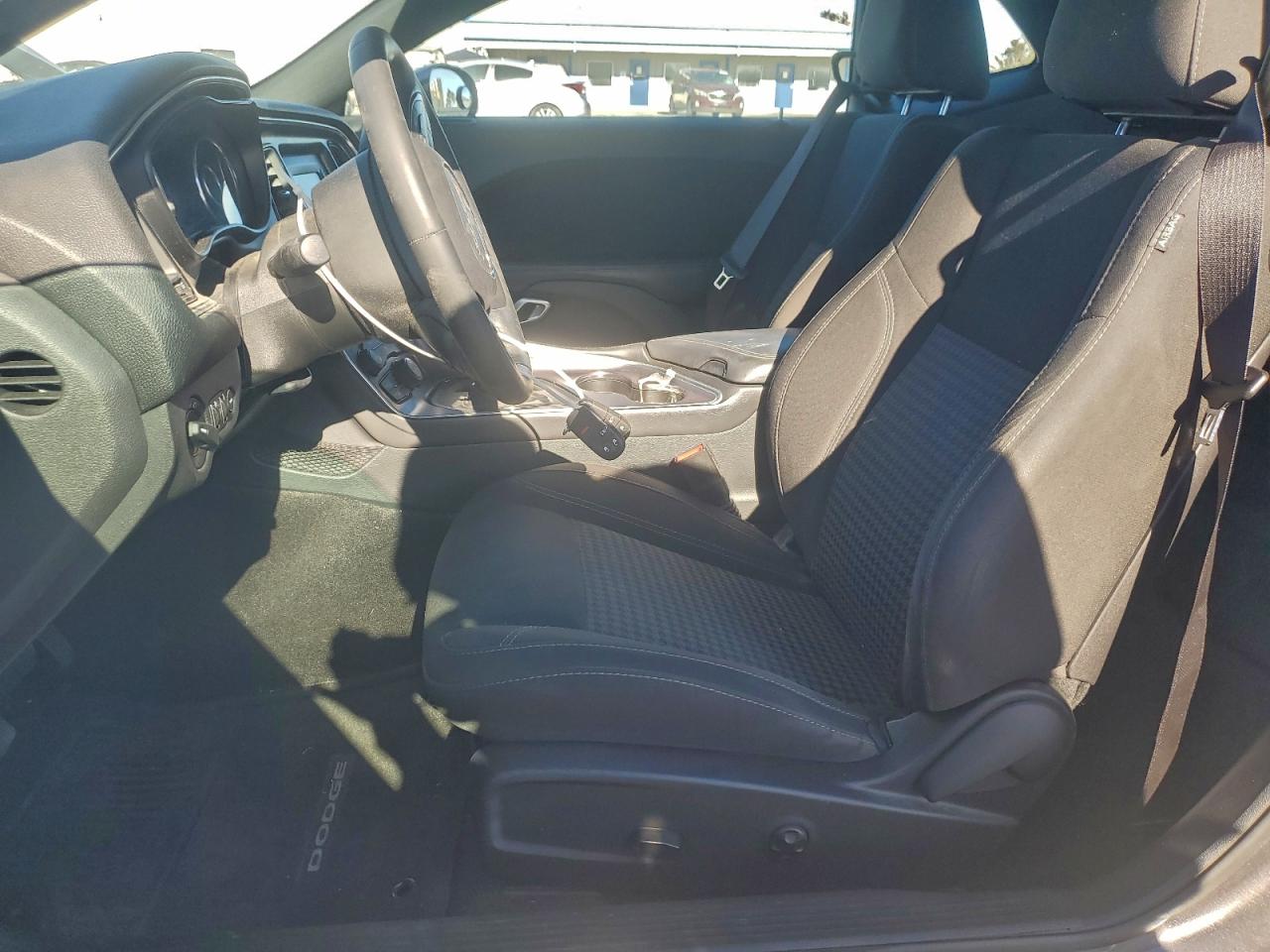 2016 DODGE CHALLENGER SXT photo 7