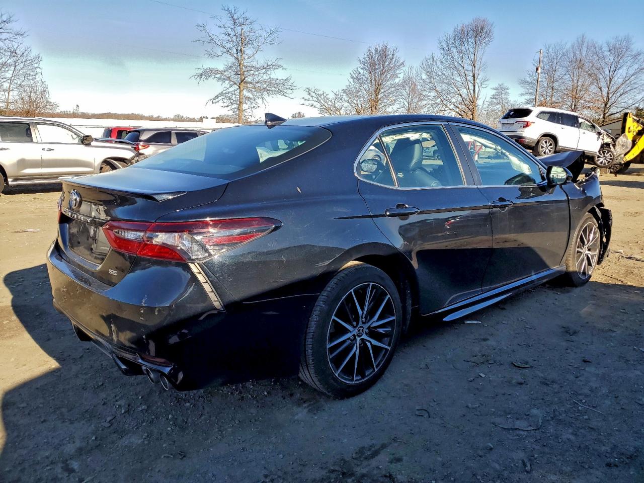 2021 TOYOTA CAMRY SE photo 3