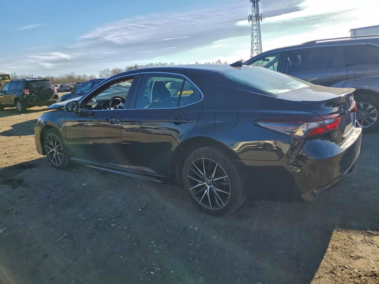 2021 TOYOTA CAMRY SE photo 2