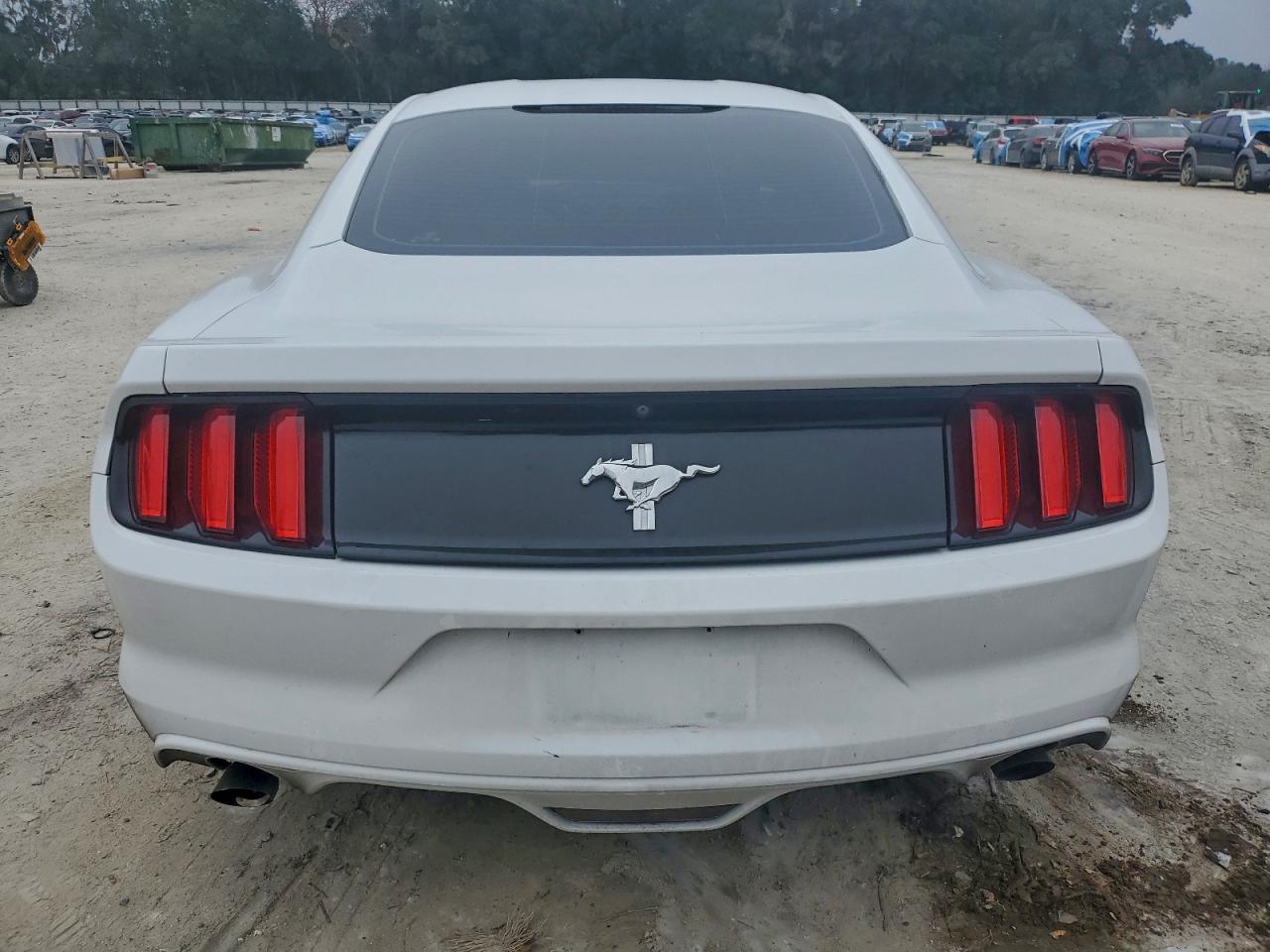 2017 FORD MUSTANG photo 6