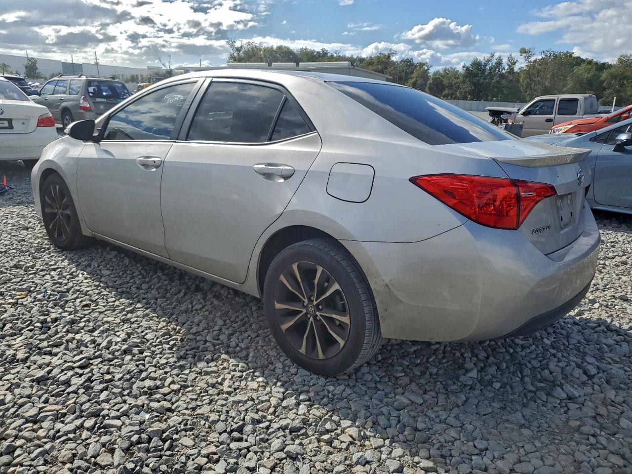 2018 TOYOTA COROLLA L photo 2