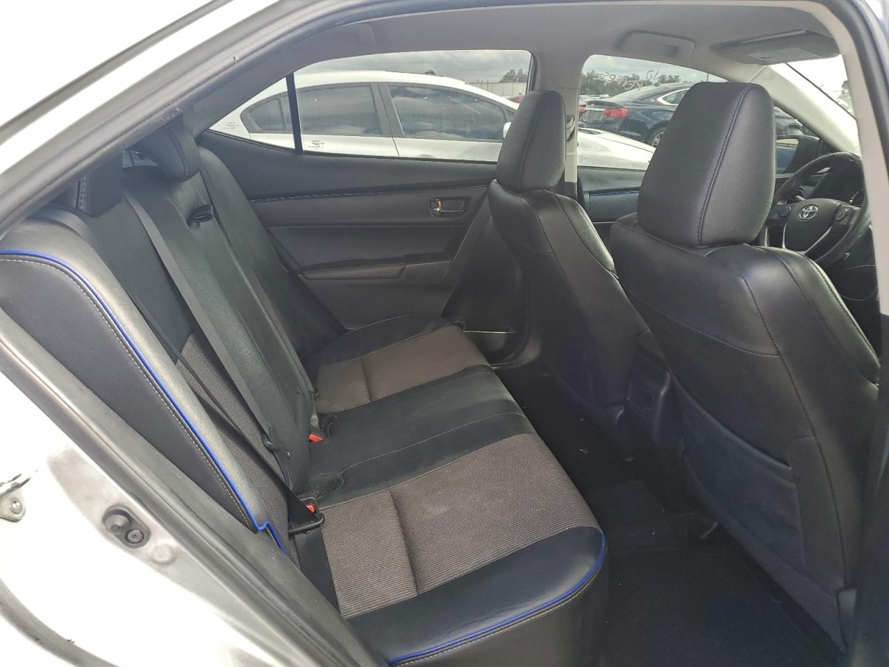 2018 TOYOTA COROLLA L photo 10