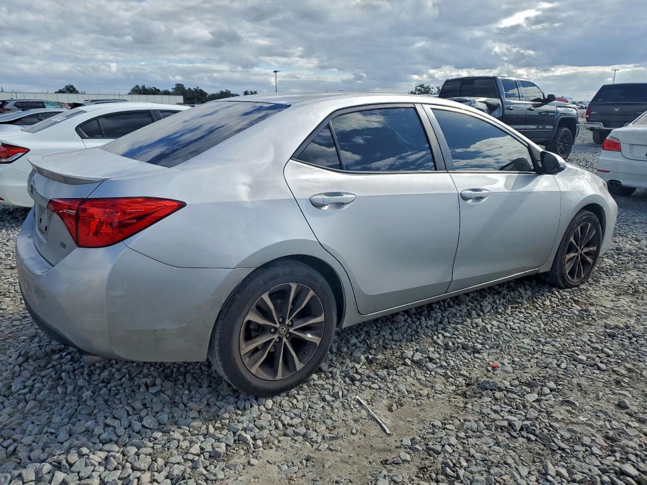 2018 TOYOTA COROLLA L photo 3