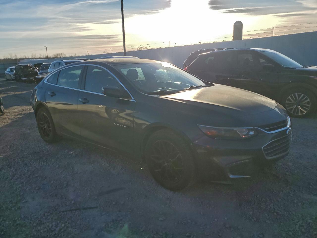 2017 CHEVROLET MALIBU LT photo 4