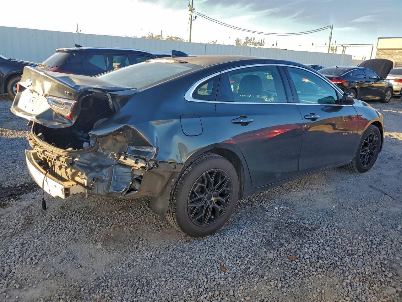 2017 CHEVROLET MALIBU LT photo 3