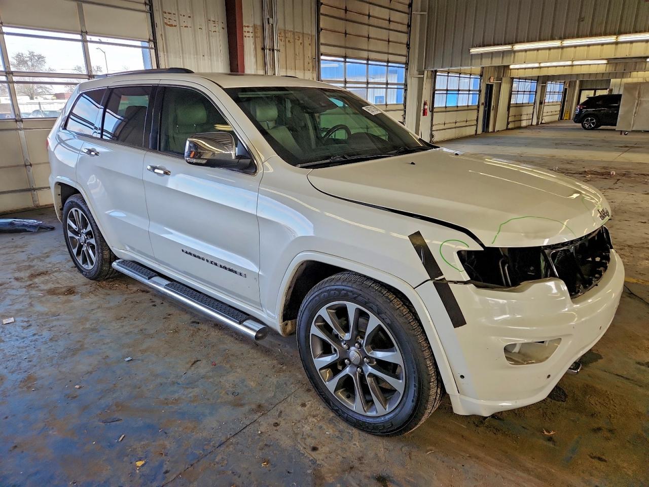 2018 JEEP GRAND CHEROKEE OVERLAND photo 4