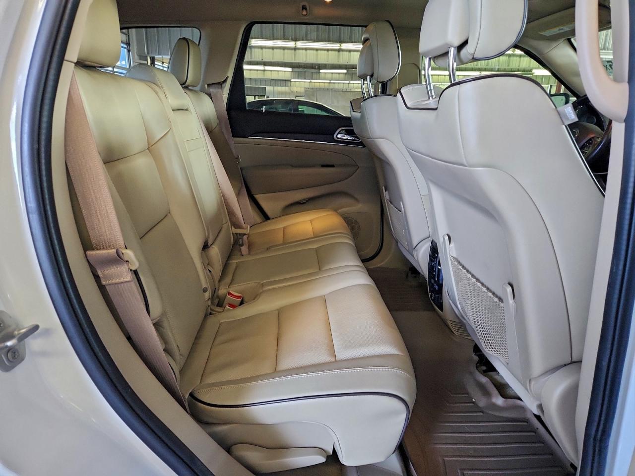 2018 JEEP GRAND CHEROKEE OVERLAND photo 10