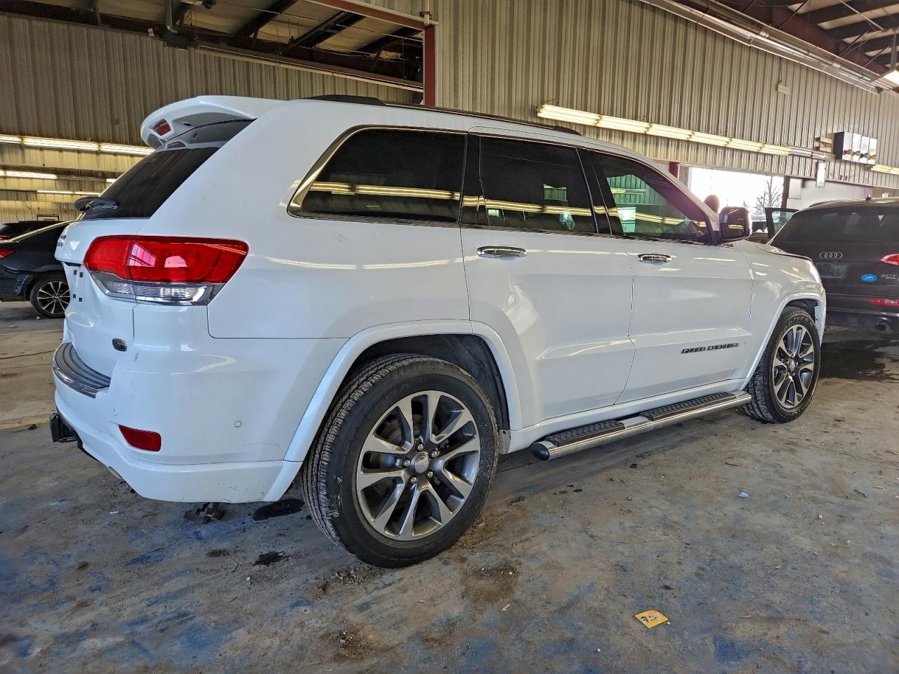 2018 JEEP GRAND CHEROKEE OVERLAND photo 3