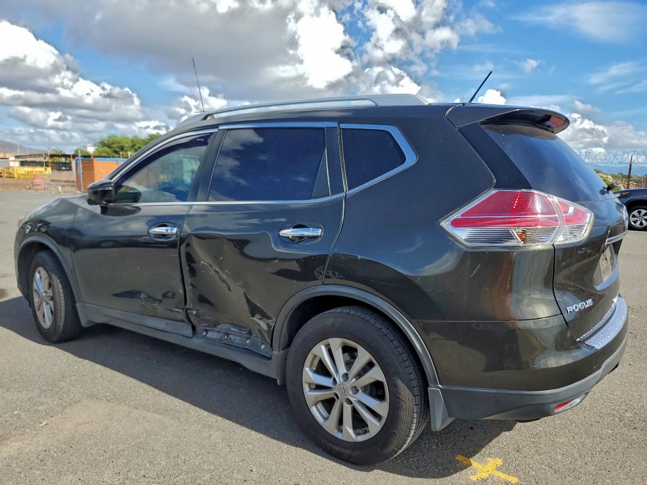 2016 NISSAN ROGUE S photo 2