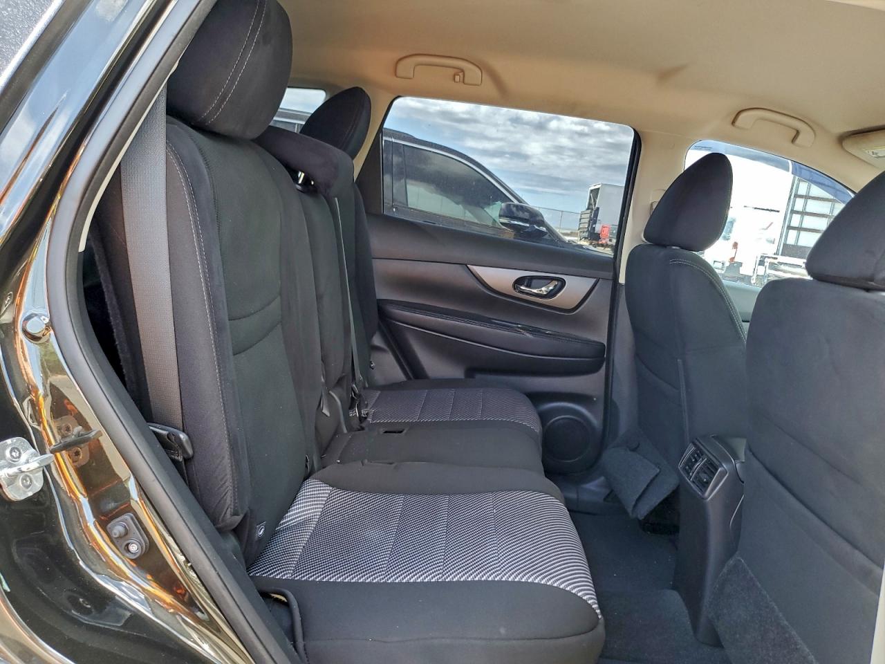 2016 NISSAN ROGUE S photo 11