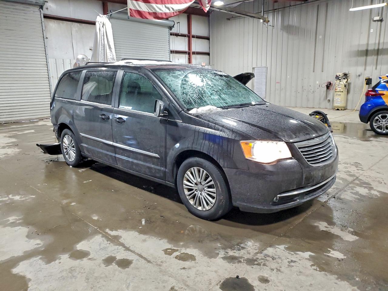 2015 CHRYSLER TOWN & COUNTRY TOURING L photo 4